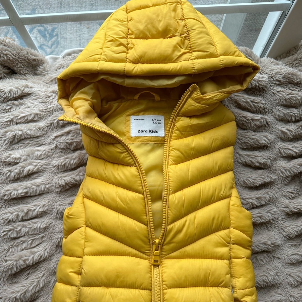 Zara kids: puffer vest: used